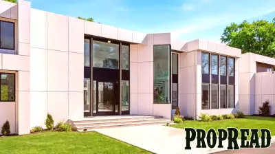 A Sleek 1980s Glass House on Long Island Sticks out in the Historic Gold Coast of ‘Great Gatsby’ Fame