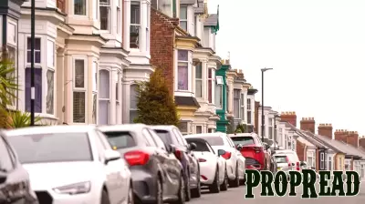 Debt Funds Close in on Banks as Biggest UK Real Estate Lenders